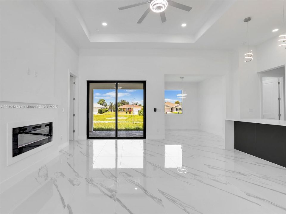 Недавно продано: $449,500 (3 спален, 3 ванн, 1950 Квадратных фут)