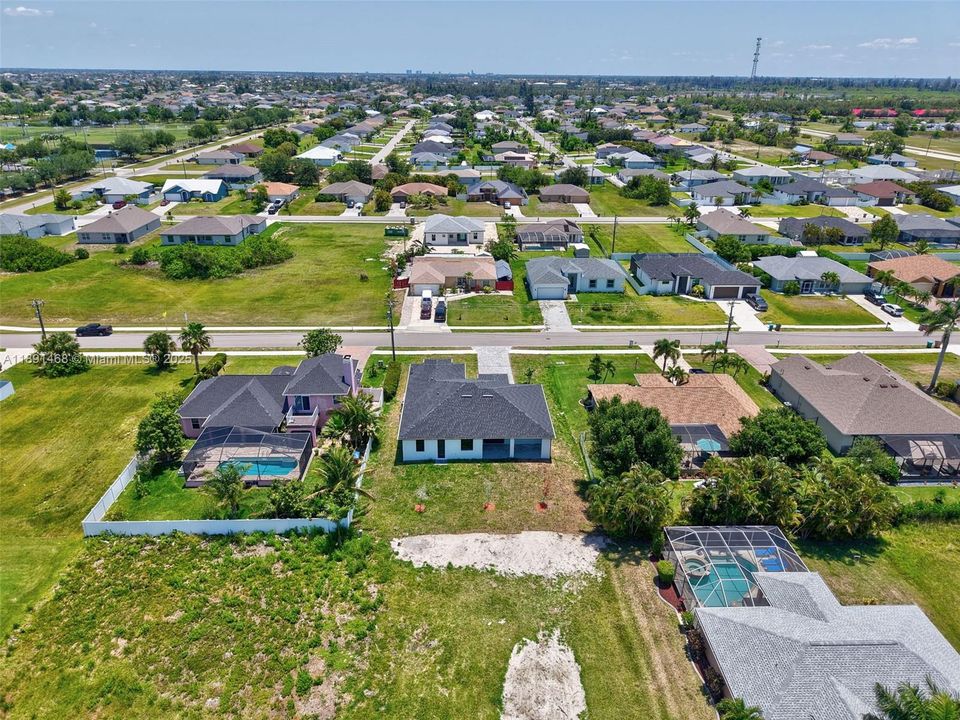 Недавно продано: $449,500 (3 спален, 3 ванн, 1950 Квадратных фут)