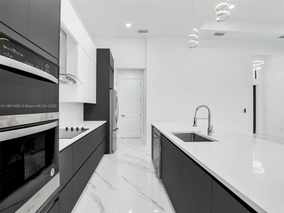 Недавно продано: $449,500 (3 спален, 3 ванн, 1950 Квадратных фут)