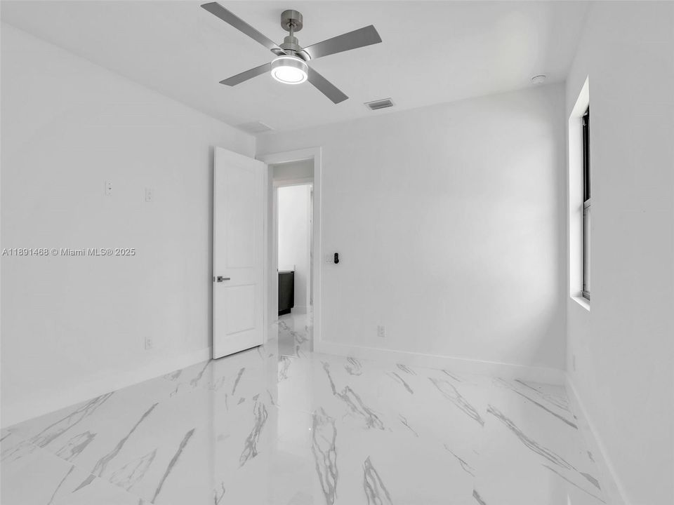 Недавно продано: $449,500 (3 спален, 3 ванн, 1950 Квадратных фут)