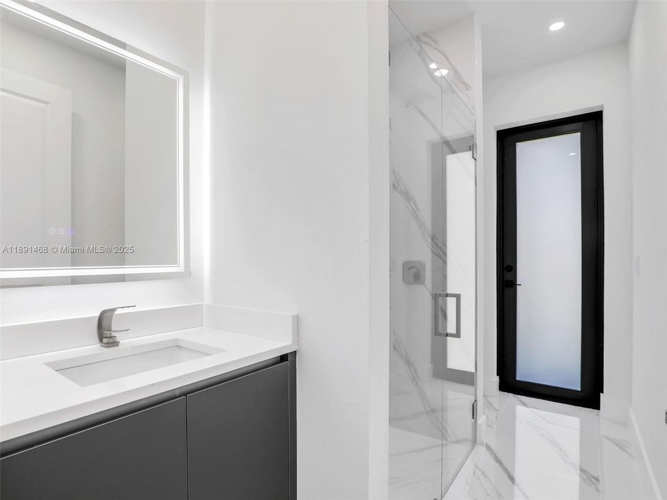 Недавно продано: $449,500 (3 спален, 3 ванн, 1950 Квадратных фут)