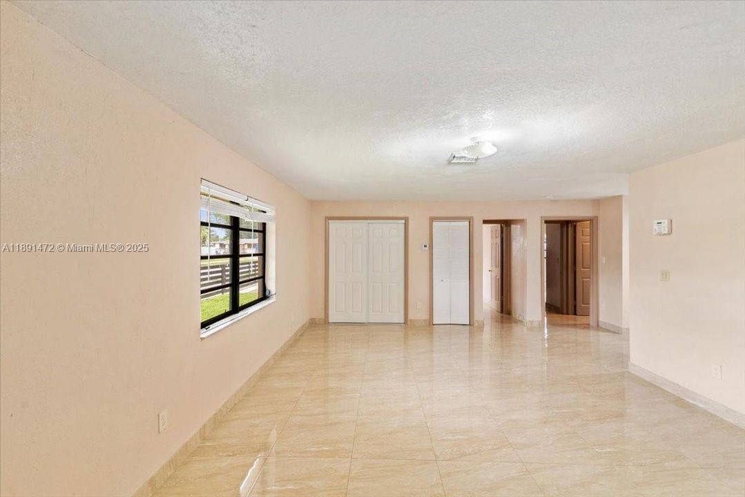 For Sale: $849,999 (4 beds, 2 baths, 1800 Square Feet)