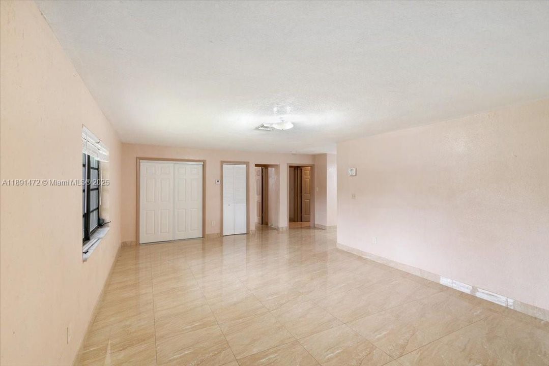 For Sale: $849,999 (4 beds, 2 baths, 1800 Square Feet)