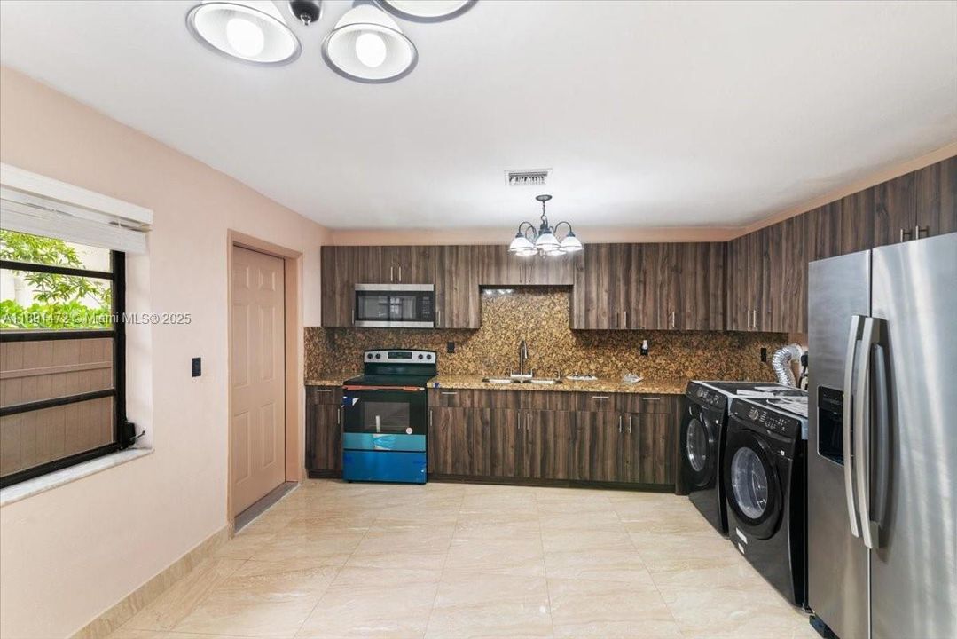 For Sale: $849,999 (4 beds, 2 baths, 1800 Square Feet)