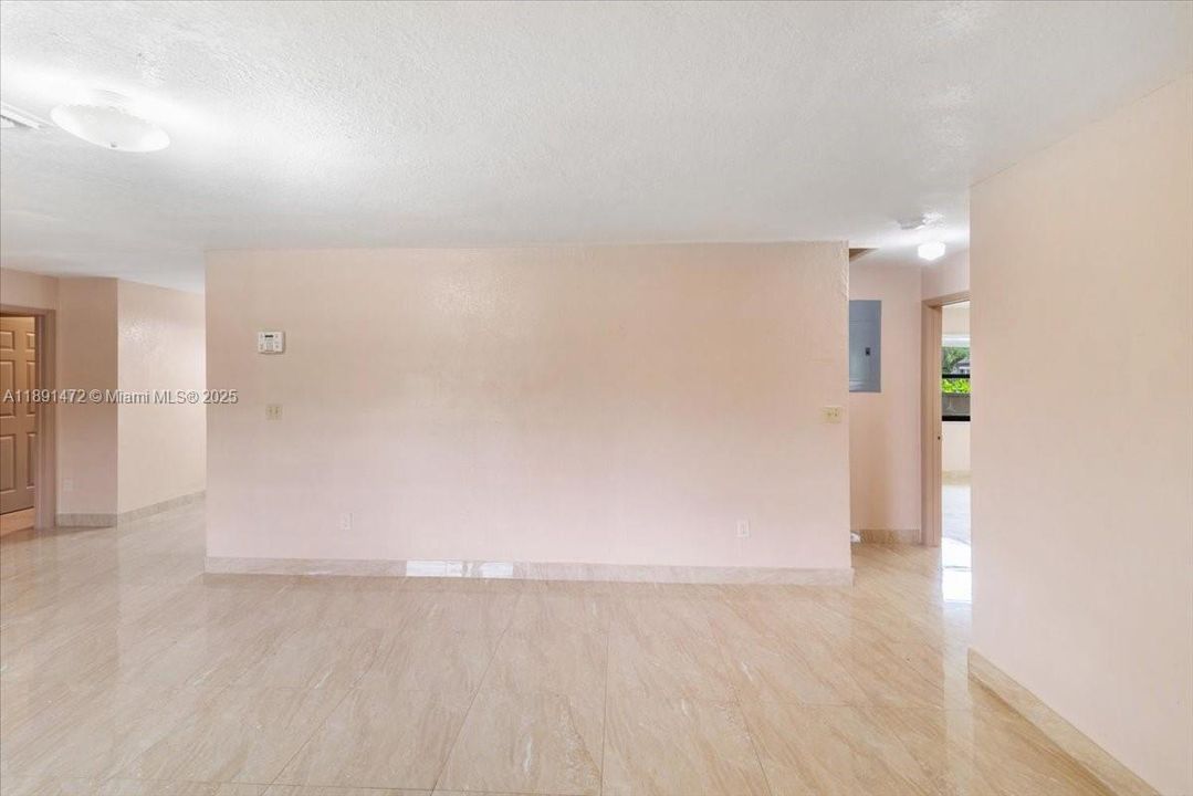 For Sale: $849,999 (4 beds, 2 baths, 1800 Square Feet)