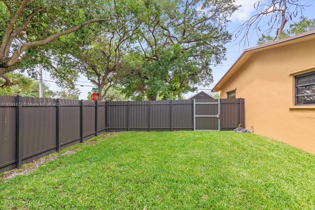 For Sale: $849,999 (4 beds, 2 baths, 1800 Square Feet)