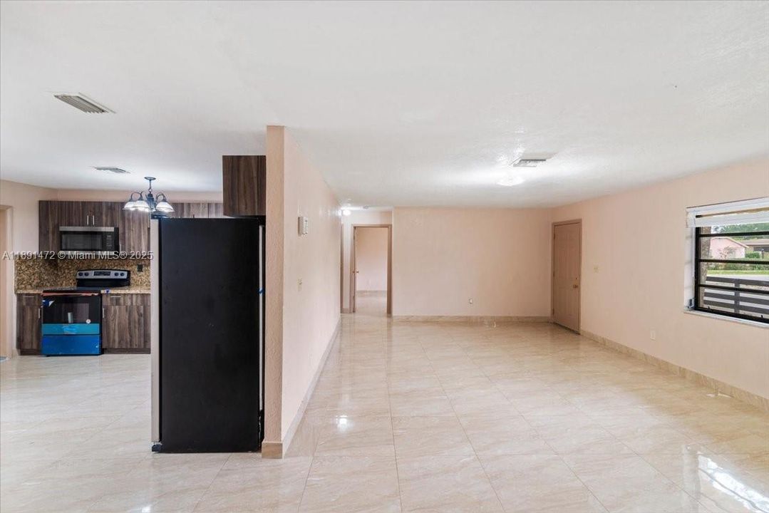 For Sale: $849,999 (4 beds, 2 baths, 1800 Square Feet)