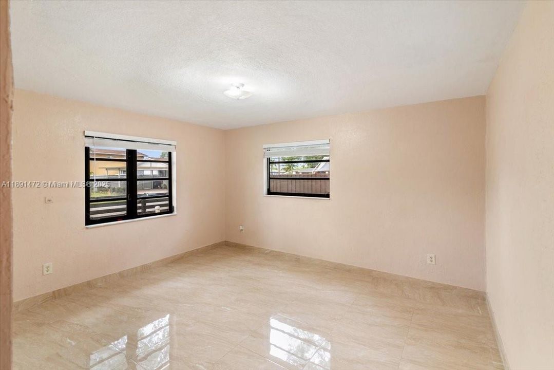 For Sale: $849,999 (4 beds, 2 baths, 1800 Square Feet)