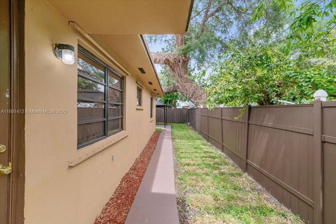 For Sale: $849,999 (4 beds, 2 baths, 1800 Square Feet)