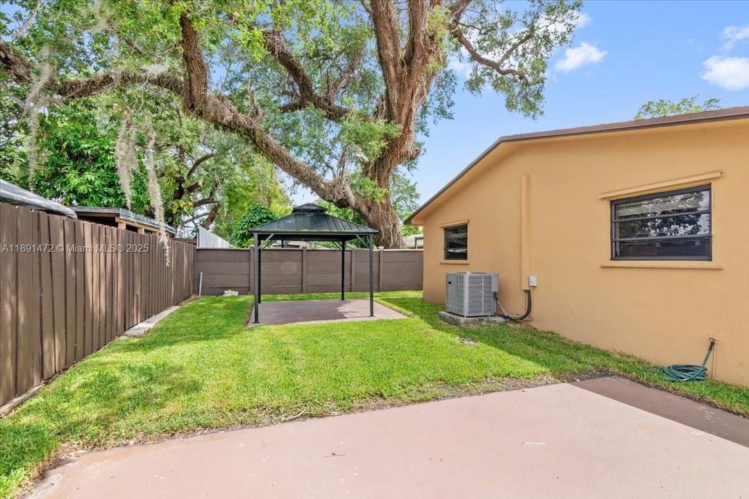 For Sale: $849,999 (4 beds, 2 baths, 1800 Square Feet)