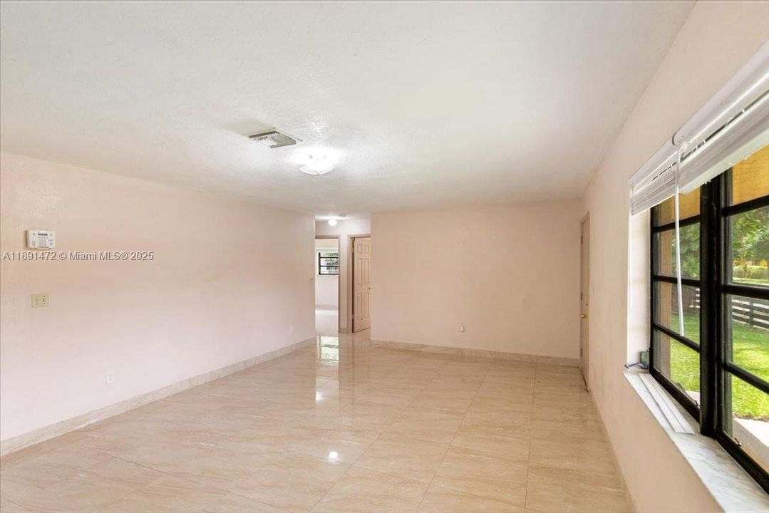 For Sale: $849,999 (4 beds, 2 baths, 1800 Square Feet)