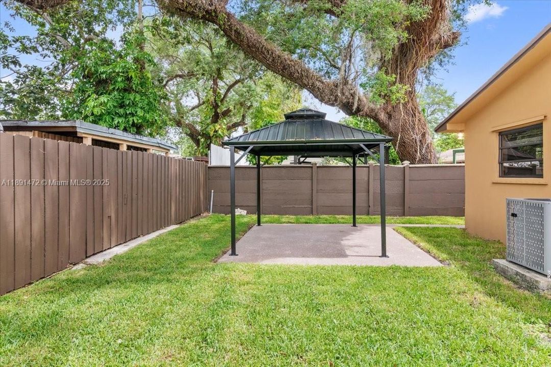 For Sale: $849,999 (4 beds, 2 baths, 1800 Square Feet)