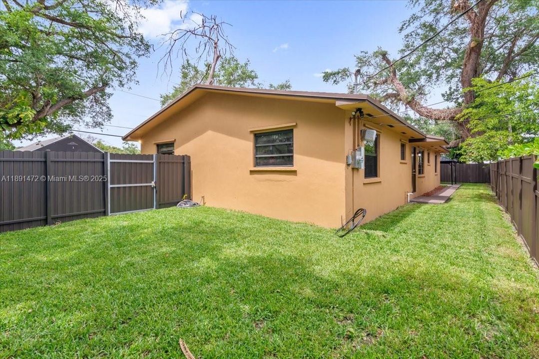 For Sale: $849,999 (4 beds, 2 baths, 1800 Square Feet)