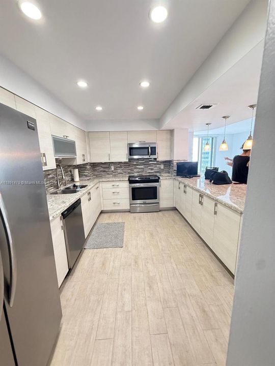 For Sale: $499,000 (2 beds, 2 baths, 1326 Square Feet)