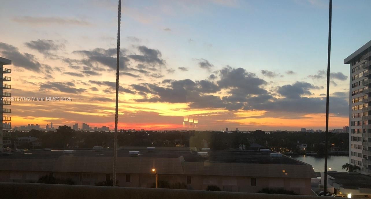 For Sale: $499,000 (2 beds, 2 baths, 1326 Square Feet)