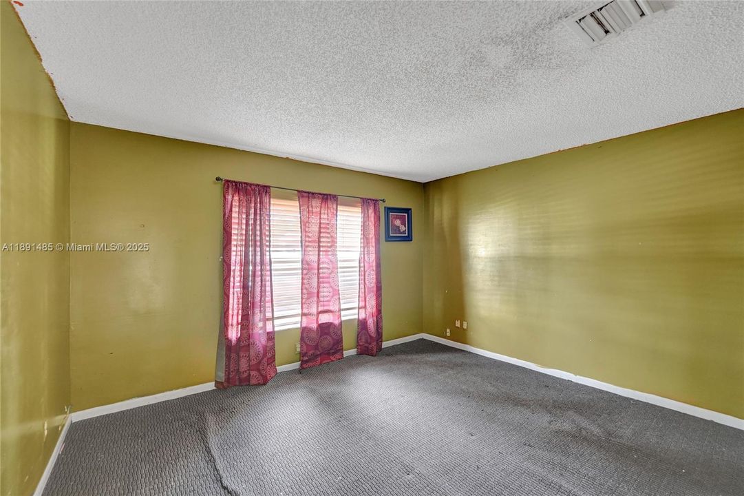 Active With Contract: $389,000 (3 beds, 2 baths, 1194 Square Feet)