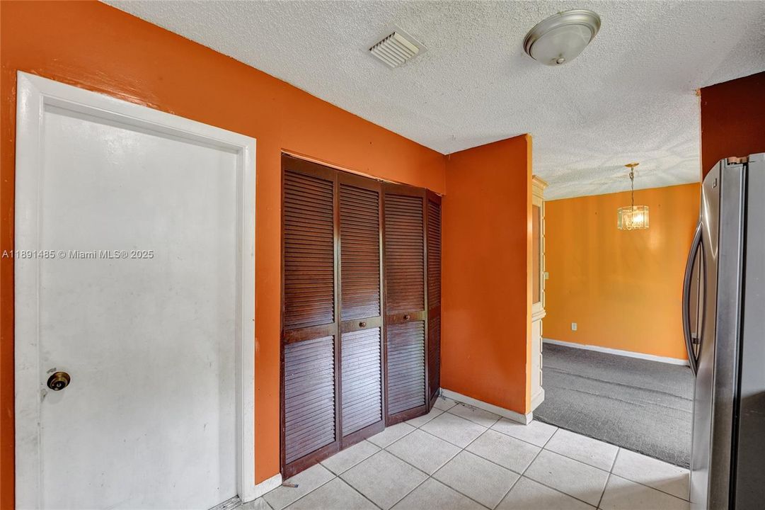 Active With Contract: $389,000 (3 beds, 2 baths, 1194 Square Feet)