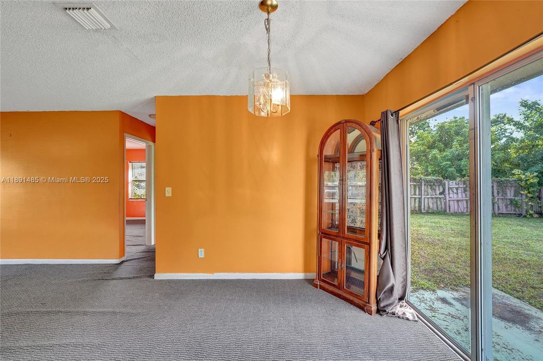 Active With Contract: $389,000 (3 beds, 2 baths, 1194 Square Feet)