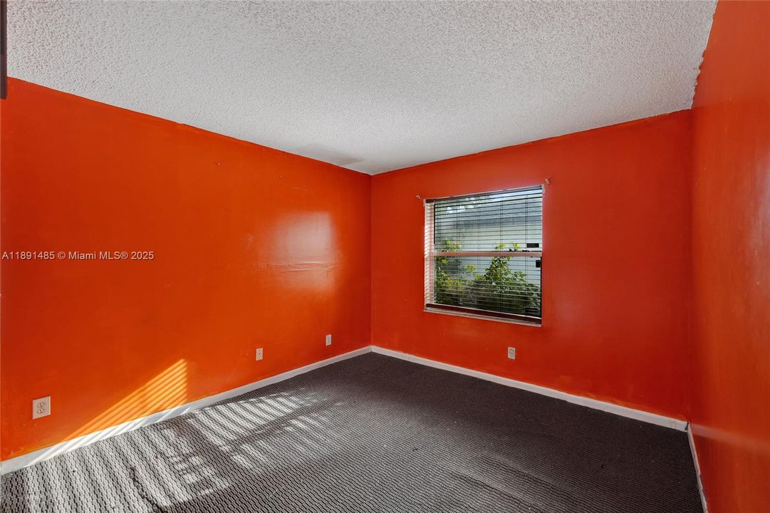 Active With Contract: $389,000 (3 beds, 2 baths, 1194 Square Feet)