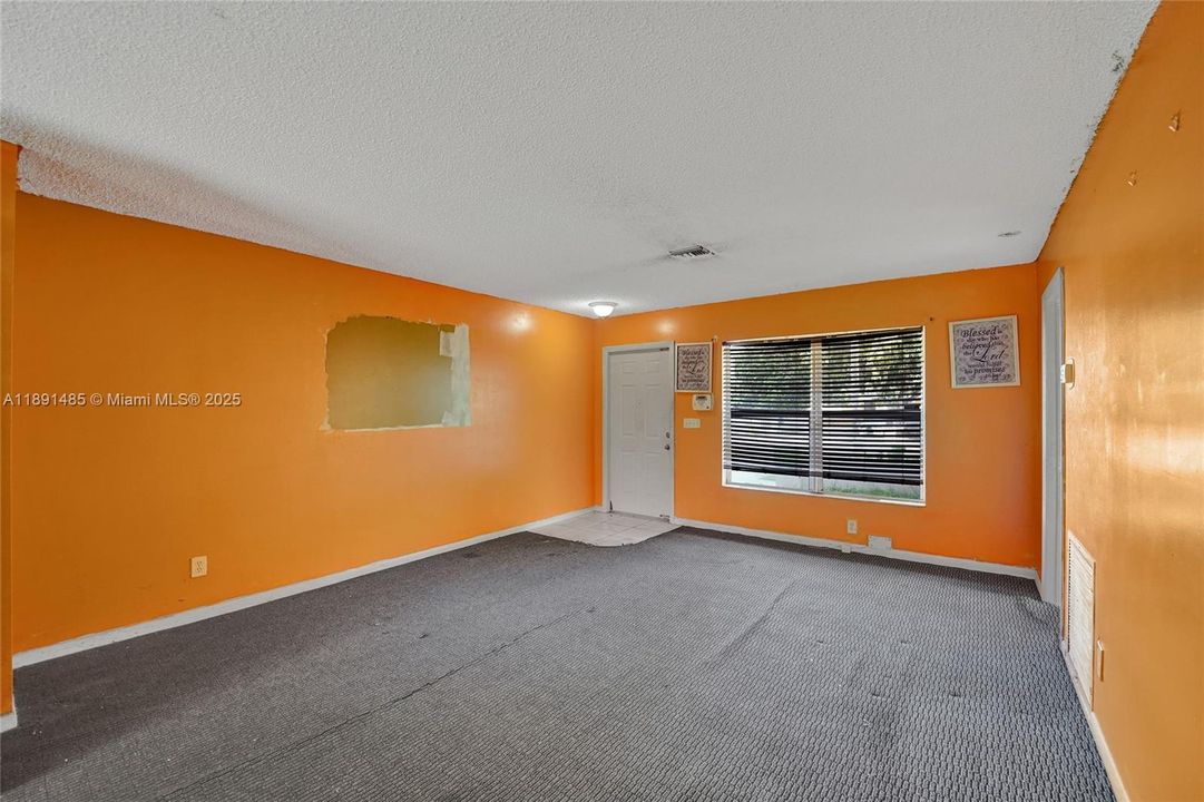 Active With Contract: $389,000 (3 beds, 2 baths, 1194 Square Feet)