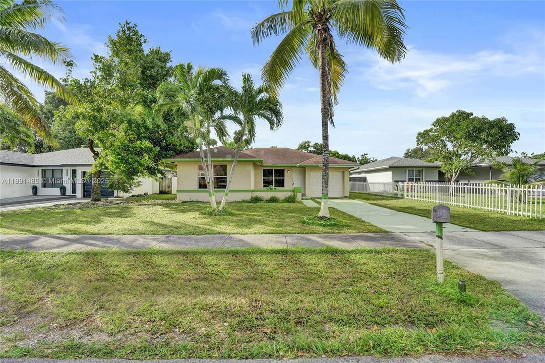 Active With Contract: $389,000 (3 beds, 2 baths, 1194 Square Feet)