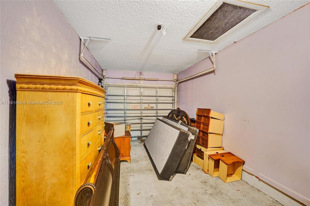 Active With Contract: $389,000 (3 beds, 2 baths, 1194 Square Feet)