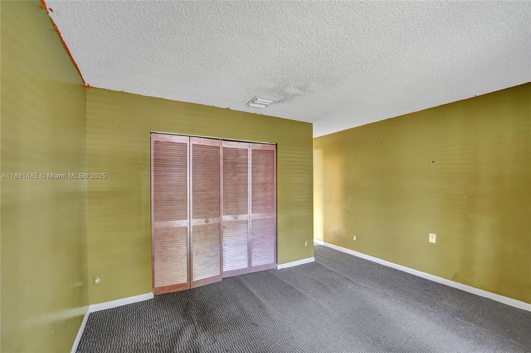 Active With Contract: $389,000 (3 beds, 2 baths, 1194 Square Feet)