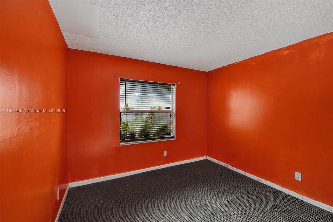 Active With Contract: $389,000 (3 beds, 2 baths, 1194 Square Feet)