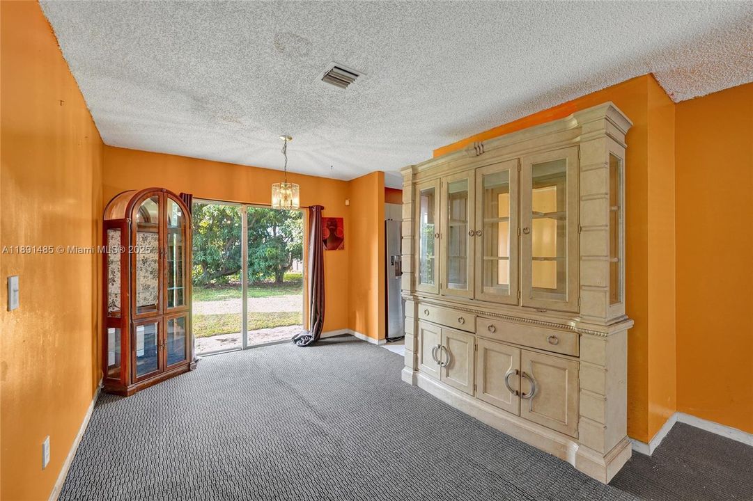 Active With Contract: $389,000 (3 beds, 2 baths, 1194 Square Feet)