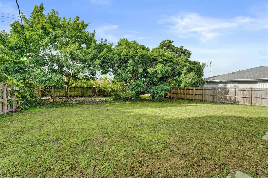 Active With Contract: $389,000 (3 beds, 2 baths, 1194 Square Feet)