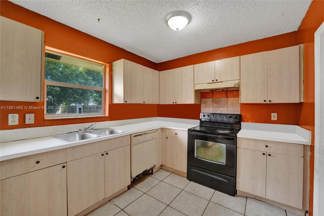 Active With Contract: $389,000 (3 beds, 2 baths, 1194 Square Feet)