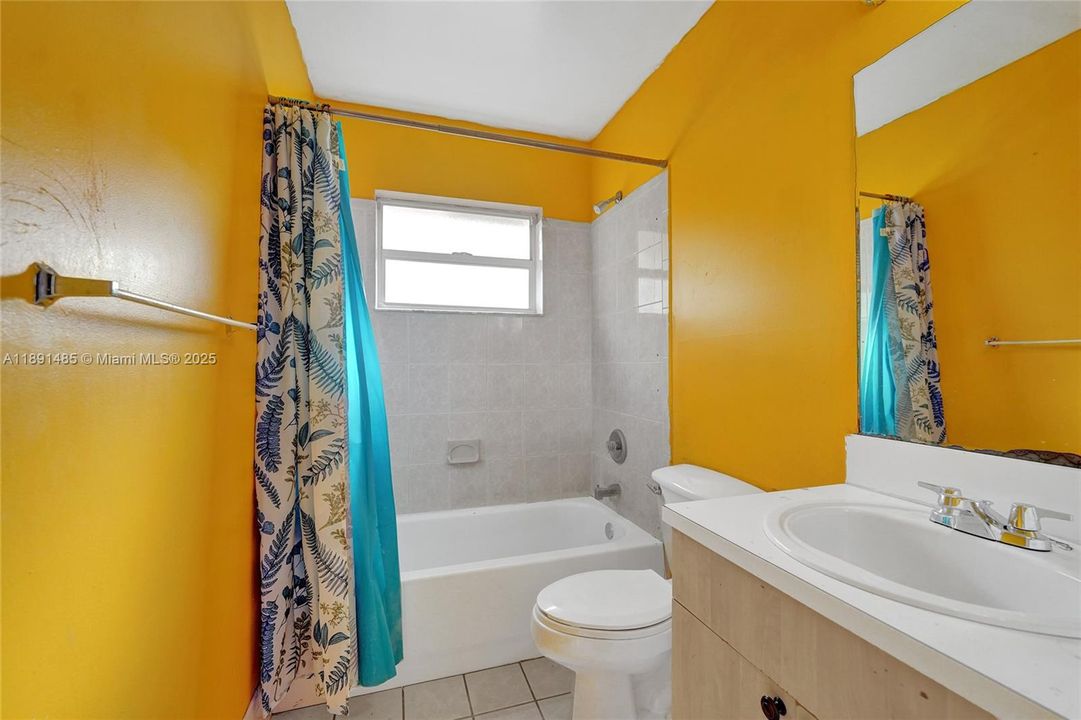 Active With Contract: $389,000 (3 beds, 2 baths, 1194 Square Feet)