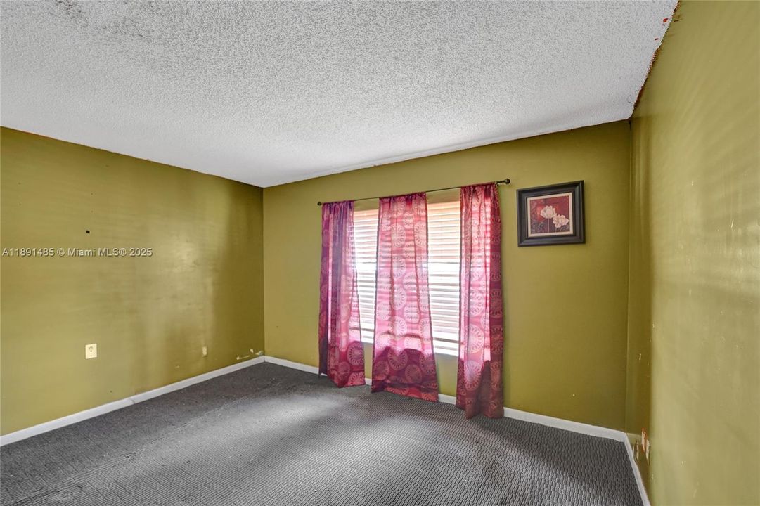 Active With Contract: $389,000 (3 beds, 2 baths, 1194 Square Feet)