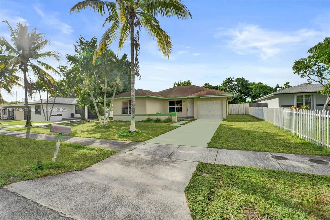 Active With Contract: $389,000 (3 beds, 2 baths, 1194 Square Feet)