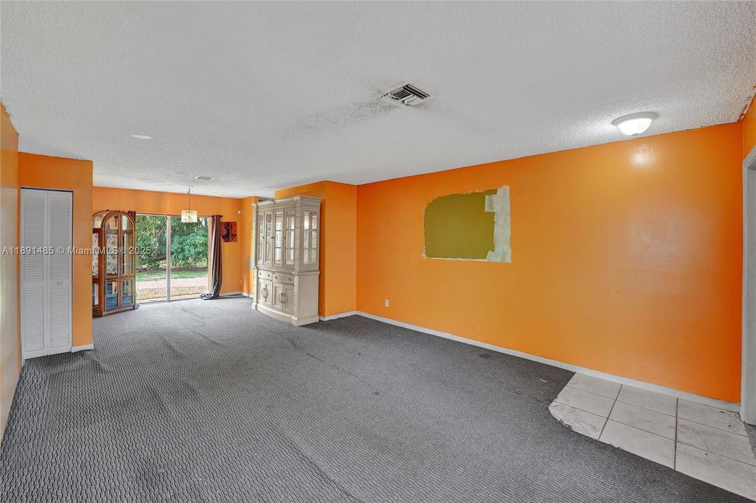 Active With Contract: $389,000 (3 beds, 2 baths, 1194 Square Feet)