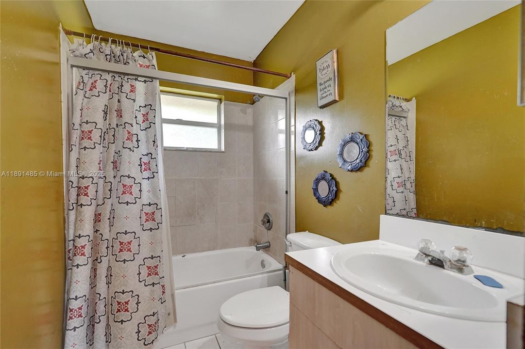 Active With Contract: $389,000 (3 beds, 2 baths, 1194 Square Feet)