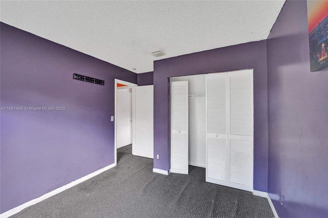 Active With Contract: $389,000 (3 beds, 2 baths, 1194 Square Feet)