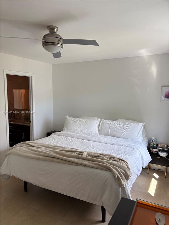 Под контрактом: $475,000 (2 спален, 2 ванн, 1007 Квадратных фут)