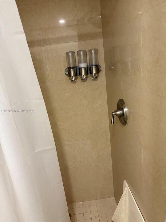 Под контрактом: $475,000 (2 спален, 2 ванн, 1007 Квадратных фут)