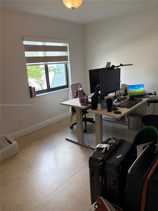 Под контрактом: $475,000 (2 спален, 2 ванн, 1007 Квадратных фут)