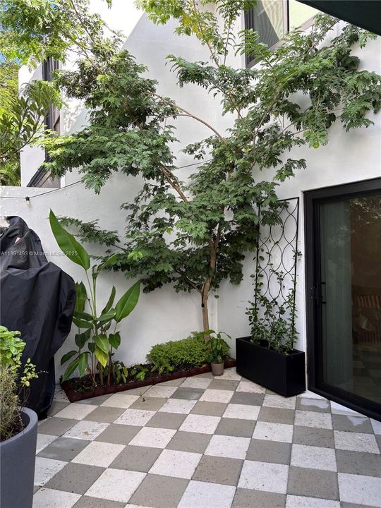 Под контрактом: $475,000 (2 спален, 2 ванн, 1007 Квадратных фут)