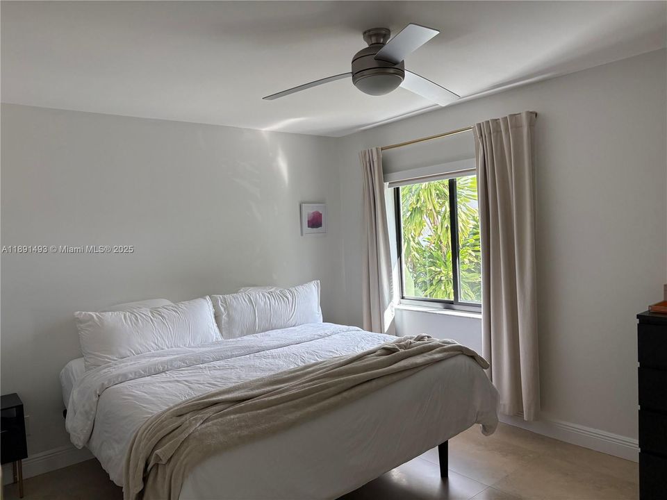 Под контрактом: $475,000 (2 спален, 2 ванн, 1007 Квадратных фут)