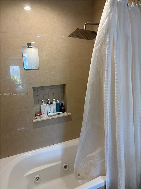 Под контрактом: $475,000 (2 спален, 2 ванн, 1007 Квадратных фут)