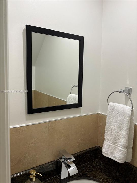 Под контрактом: $475,000 (2 спален, 2 ванн, 1007 Квадратных фут)