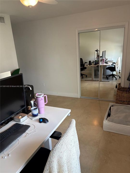 Под контрактом: $475,000 (2 спален, 2 ванн, 1007 Квадратных фут)