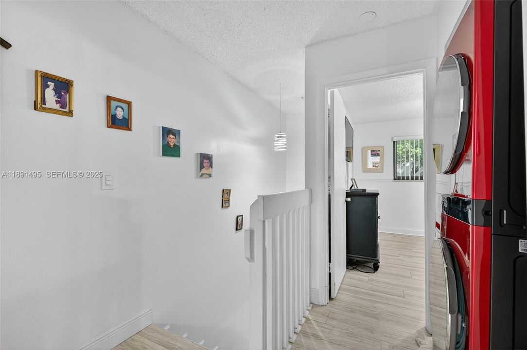 На продажу: $205,000 (2 спален, 1 ванн, 970 Квадратных фут)