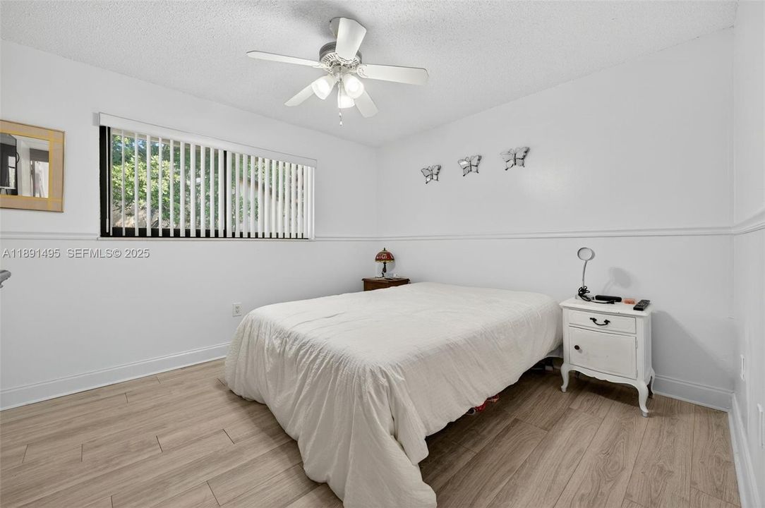 На продажу: $205,000 (2 спален, 1 ванн, 970 Квадратных фут)