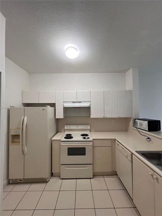 Recently Rented: $1,700 (2 beds, 2 baths, 914 Square Feet)