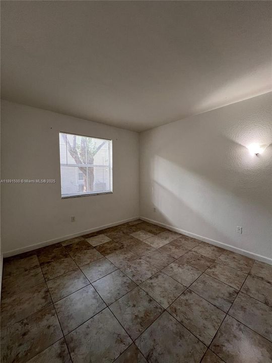 Recently Rented: $1,700 (2 beds, 2 baths, 914 Square Feet)