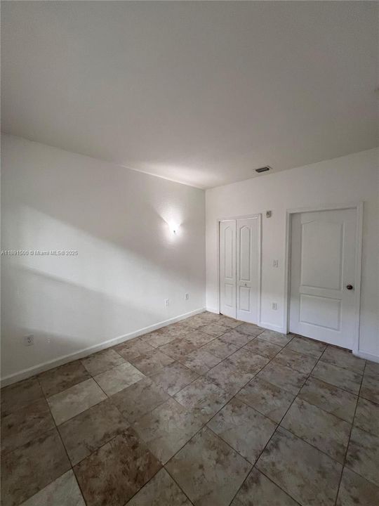 Recently Rented: $1,700 (2 beds, 2 baths, 914 Square Feet)